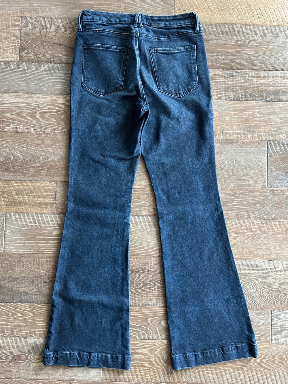 Good American Good Leg Flare Jeans - Picture 5 of 8